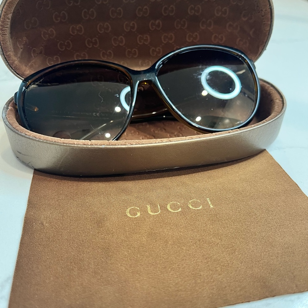 Gucci Tortoiseshell Sunglasses with Blue Accents - Picture 4 of 4